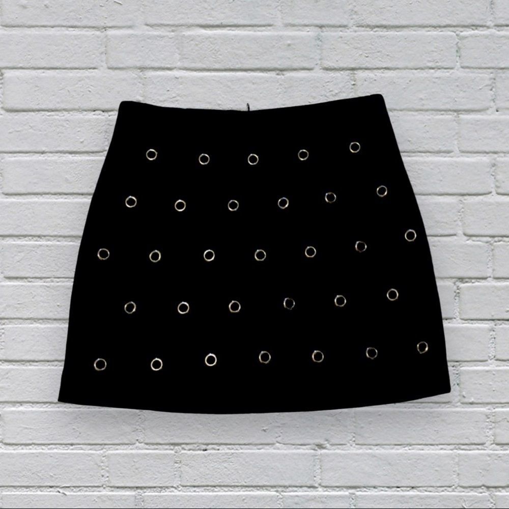 Black MINI Skirt 
Forever 21
Size Small
Super cute